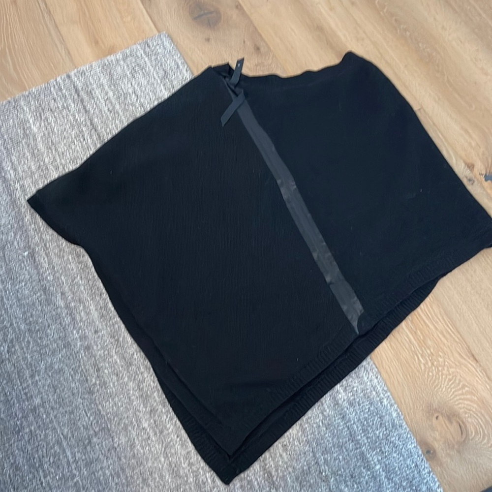 Lululemon On The Go 100% Merino Wool knit poncho/ wrap